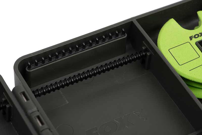 cbx099_fox_large_rig_and_disc_box_pegs_and_bar_detail_1